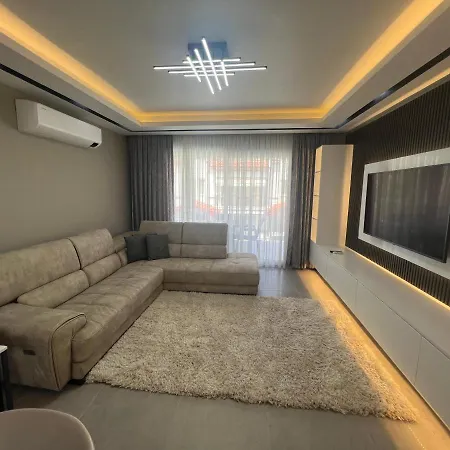 Luxury With Pool And Jacuzzi Close To The *