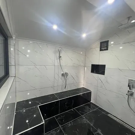 Luxury With Pool And Jacuzzi Close To The Φετιγιέ