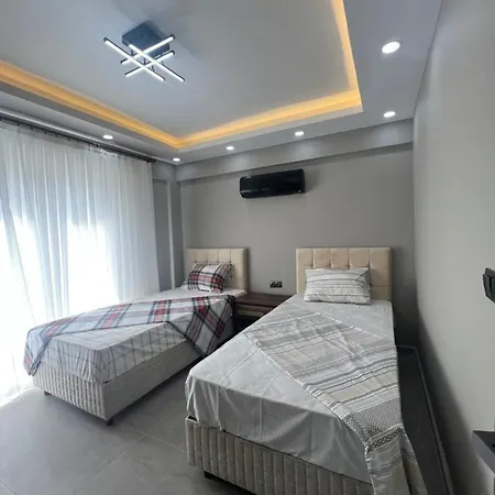 Luxury With Pool And Jacuzzi Close To The Apartament *